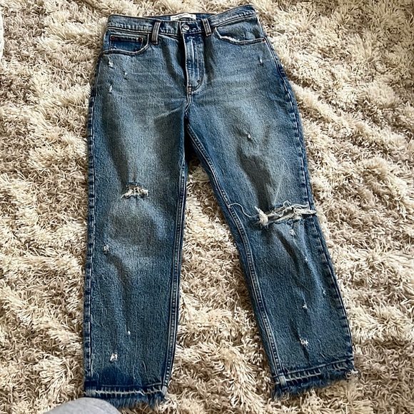 Abercrombie & Fitch Pants - Abercrombie & Fitch High Rise Mom Jeans (distressed)